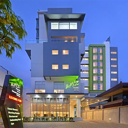 Whiz Prime Hotel Basuki Rahmat Malang Ngoại thất bức ảnh