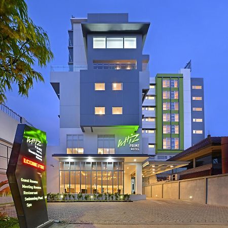 Whiz Prime Hotel Basuki Rahmat Malang Ngoại thất bức ảnh