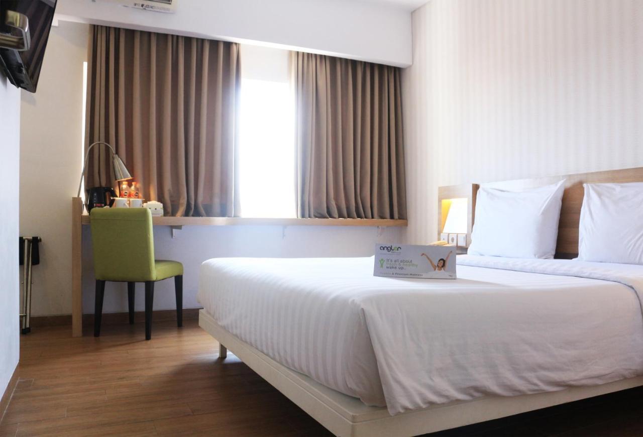 Whiz Prime Hotel Basuki Rahmat Malang Ngoại thất bức ảnh