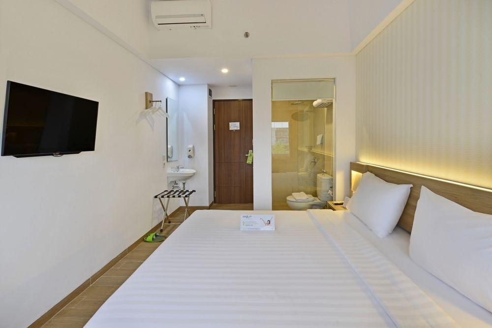 Whiz Prime Hotel Basuki Rahmat Malang Ngoại thất bức ảnh