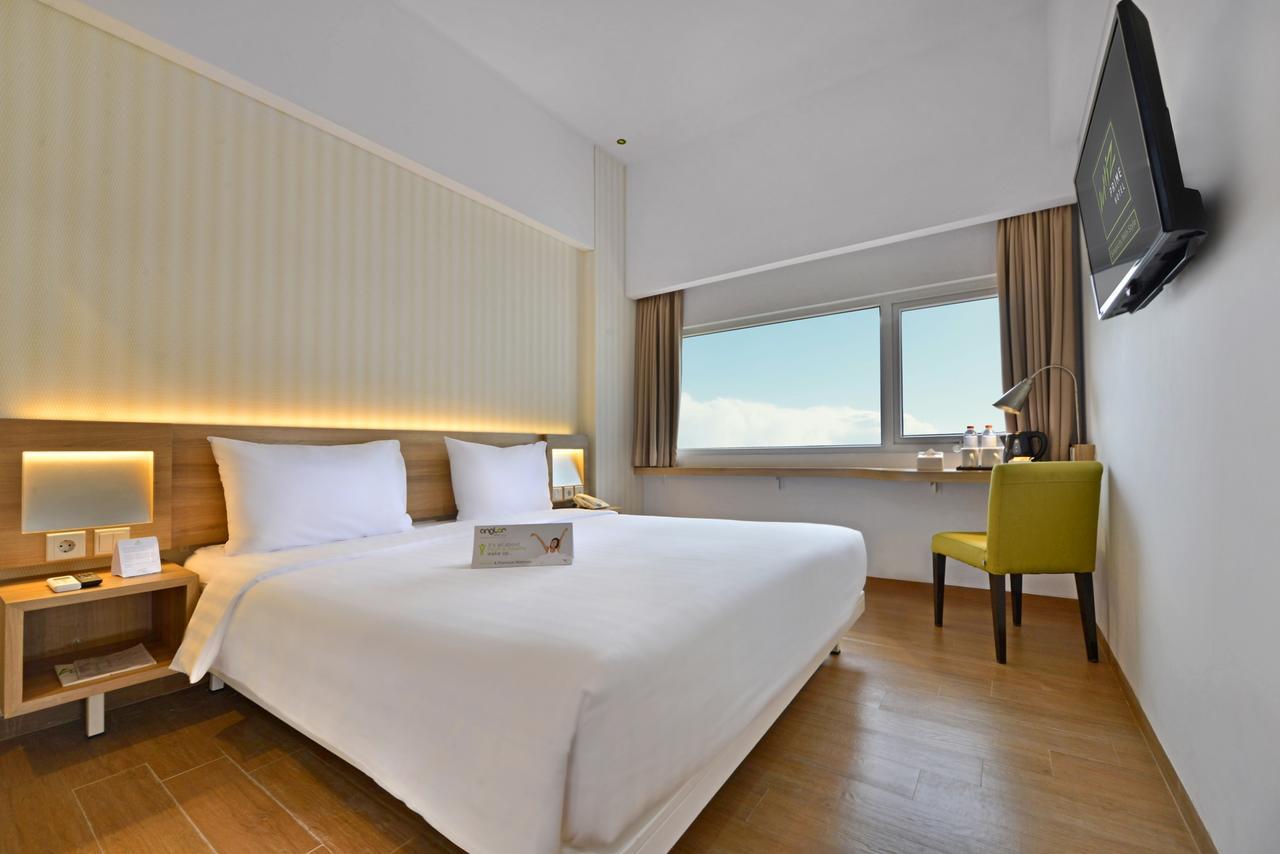 Whiz Prime Hotel Basuki Rahmat Malang Ngoại thất bức ảnh